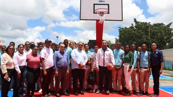 INEFI continúa promoviendo la práctica deportiva en politécnico Santa Ana, de Gualey