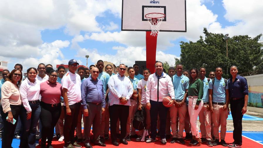 INEFI continúa promoviendo la práctica deportiva en politécnico Santa Ana, de Gualey