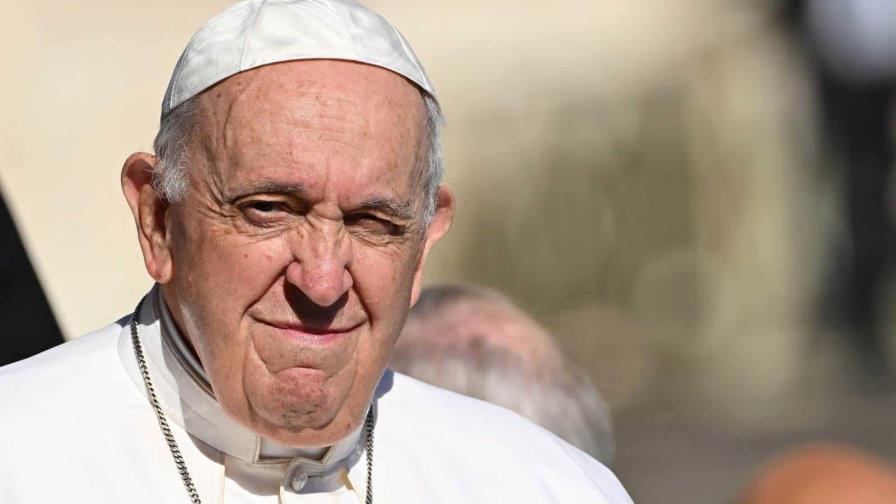 El papa pide perdón y dice no tuvo intención de ofender o expresarse en términos homófobos