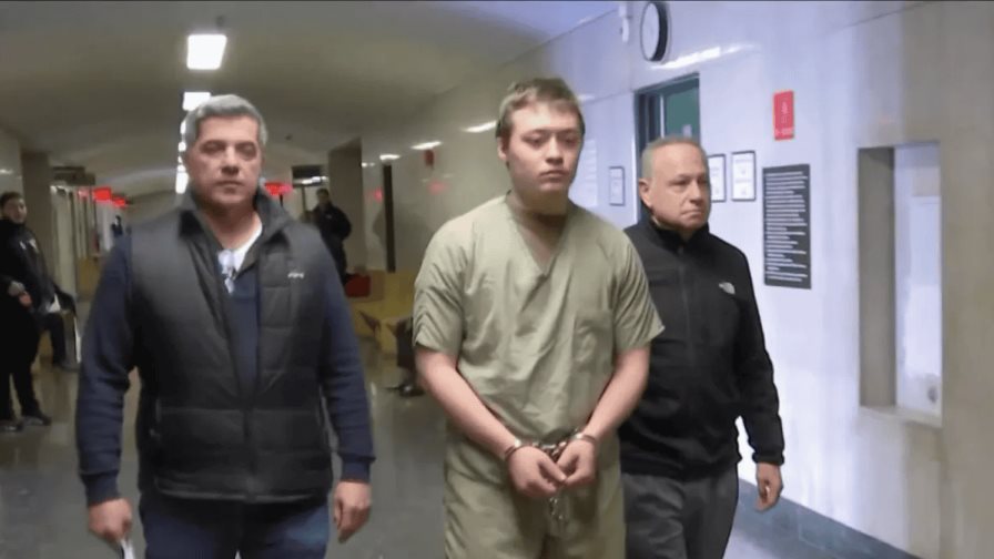 Condenan a 27 años de cárcel el agresor de tres policías en Times Square la Navidad 2022