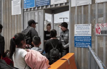 Casi 1.3 millones de solicitantes de asilo en EE.UU. esperan a que un juez decida sus casos