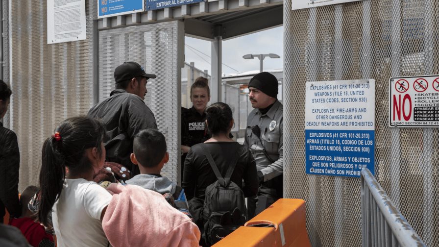 Casi 1.3 millones de solicitantes de asilo en EE.UU. esperan a que un juez decida sus casos
