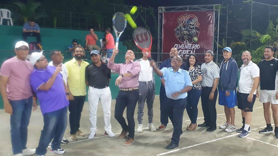 Suárez y Trinidad pican adelante en Cementerio Open de Tenis