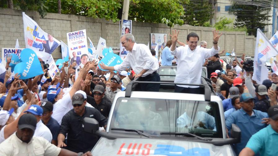 Abinader acusó a oposición de distorsionar sus declaraciones sobre los motoristas