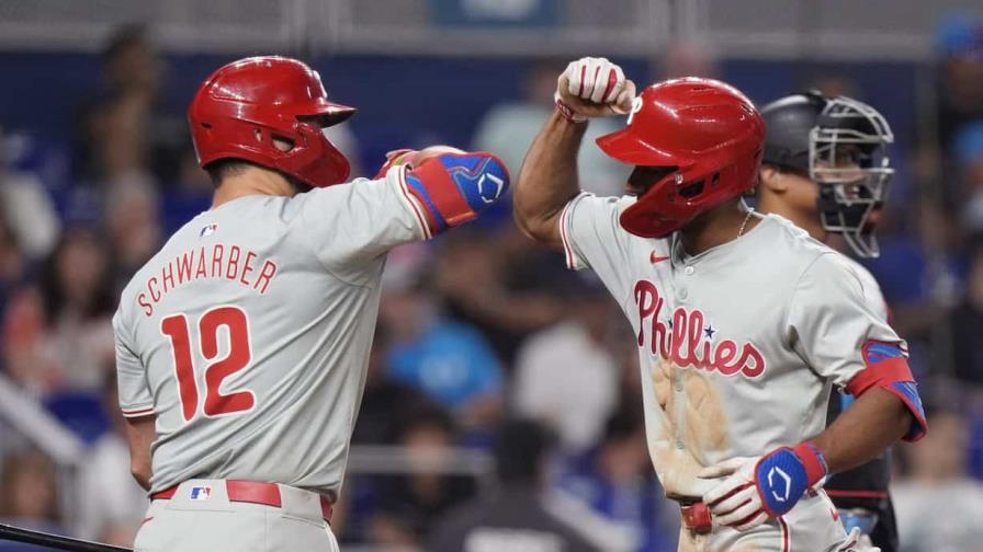 Suárez labora 7 innings en blanco; Johan Rojas pega jonrón y Filis doblegan a Marlins