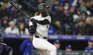 Doble de 2 carreras de Blackmon en la 8va lleva a Rockies a vencer a Rangers