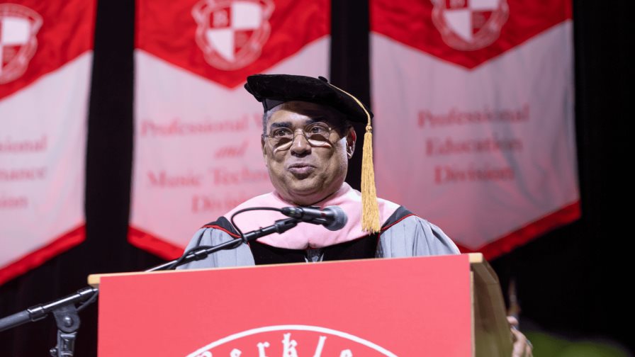 Gilberto Santa Rosa ofrece emotivo discurso al recibir doctorado Honoris Causa en Berklee