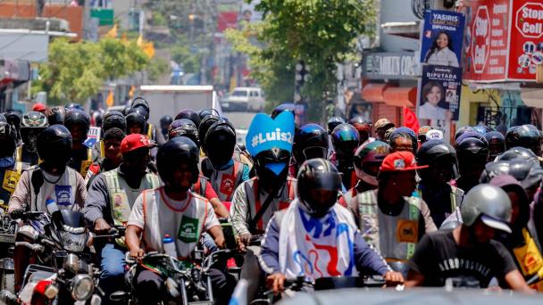 Abinader se hace acompañar de motoconchistas en caravanas en Los Alcarrizos y SDO