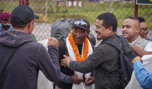 El guía sherpa Kami Rita escala el Everest por 29na ocasión y vuelve a ampliar su récord