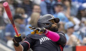 Carlos Santana empuja cuatro, Mellizos vapulean 17-9 a Rockies.