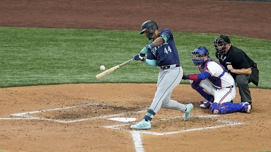 Julio Rodríguez jonronea y Castillo gana  en triunfo de Seattle 8-4 sobre Oakland