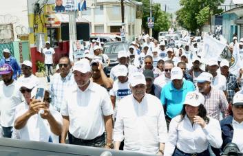 Miguel Vargas llama a azuanos a votar por candidatos del PRD y alianza opositora