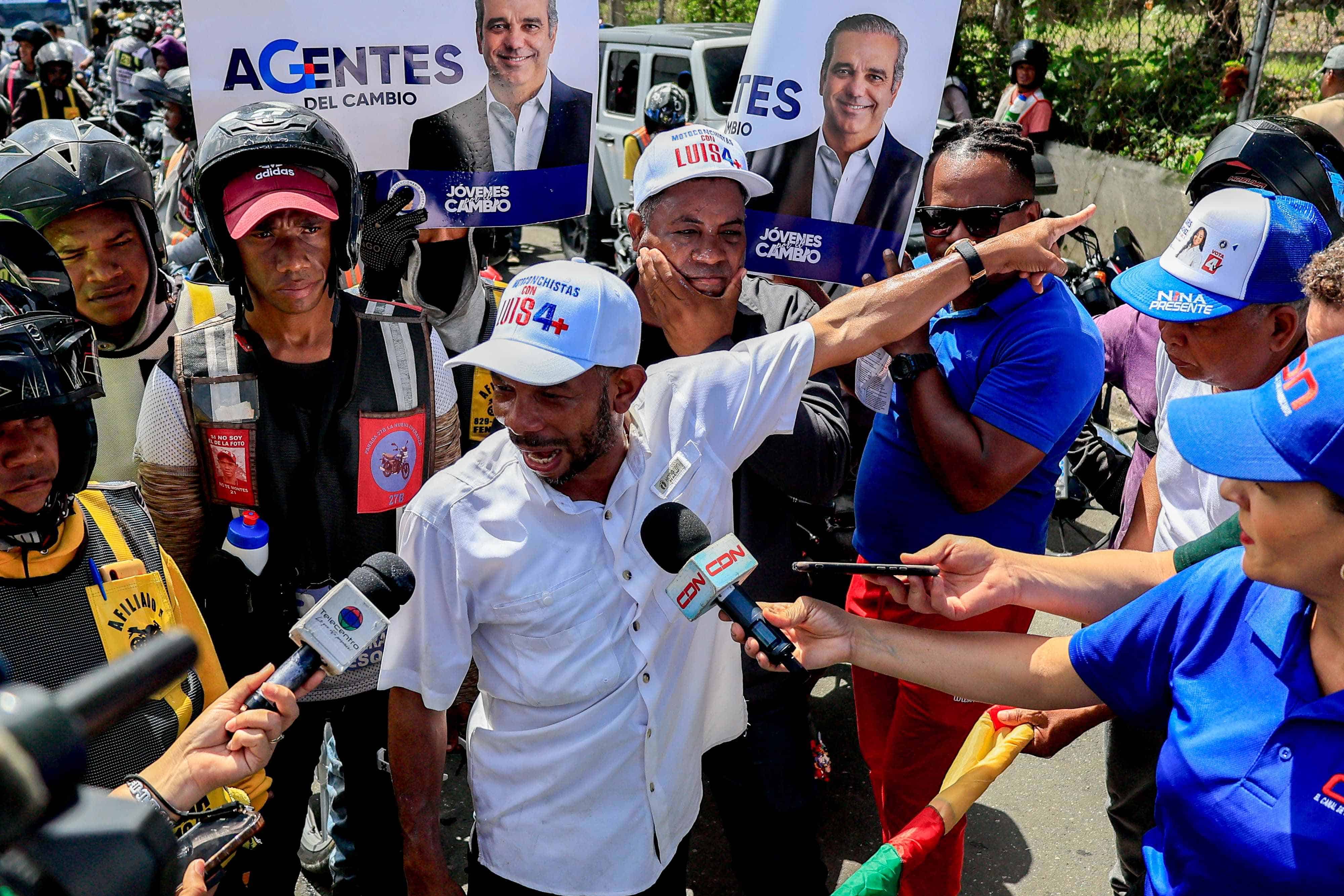 Óscar Almánzar, presidente de la Federación Dominicana de Motoconchistas Domiciliarios (Fedomoto), reafirmó su apoyo a la campaña de Luis Abinader.