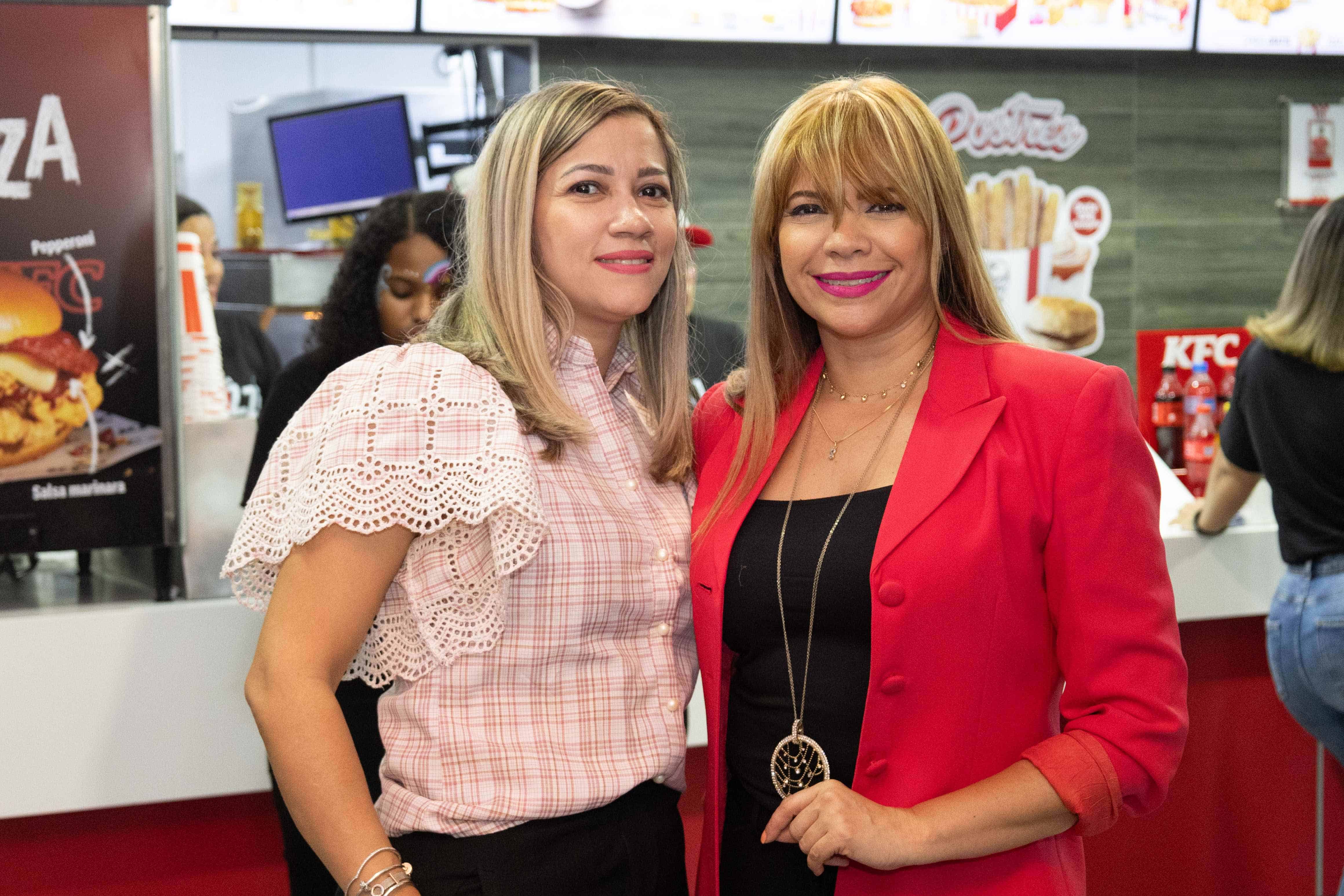 Mercedes Tavarez y Ingrid de la Rosa.