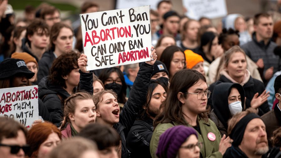 La mayoría opina que el aborto debería ser legal en casi todos los casos, según sondeo