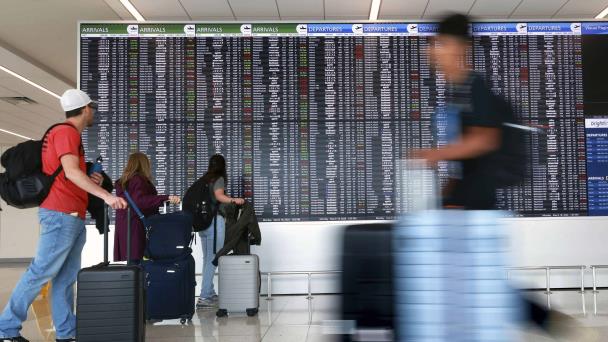 Aerolíneas de EEUU demandan a gobierno por norma que les exige desglosar los precios de los vuelos