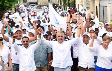 Elecciones 2024. Miguel Vargas: Recorrido en San Cristóbal - Diario Libre
