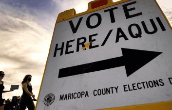 Avanza en Arizona una ley para que los votantes decidan sobre fuertes medidas migratorias
