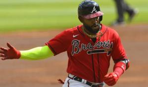 Marcell Ozuna reta marca de empujadas para un dominicano