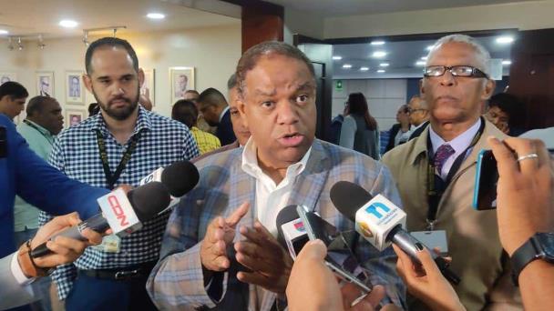 A días de las elecciones del 19 de mayo, opositores mantienen quejas frente a la JCE