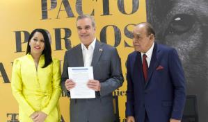 L&iacute;deres pol&iacute;ticos firman pacto por los animales en Rep&uacute;blica Dominicana
