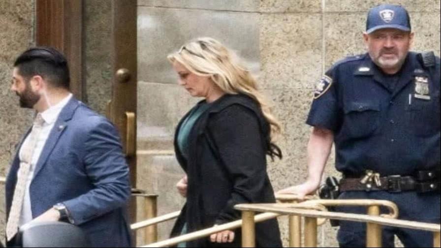 Stormy Daniels llega con un chaleco antibalas al juico de Trump tras recibir amenazas de muerte