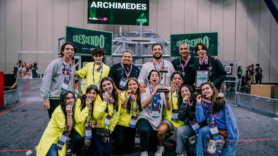 Equipo de robótica del Colegio Carol Morgan gana premio en campeonato internacional