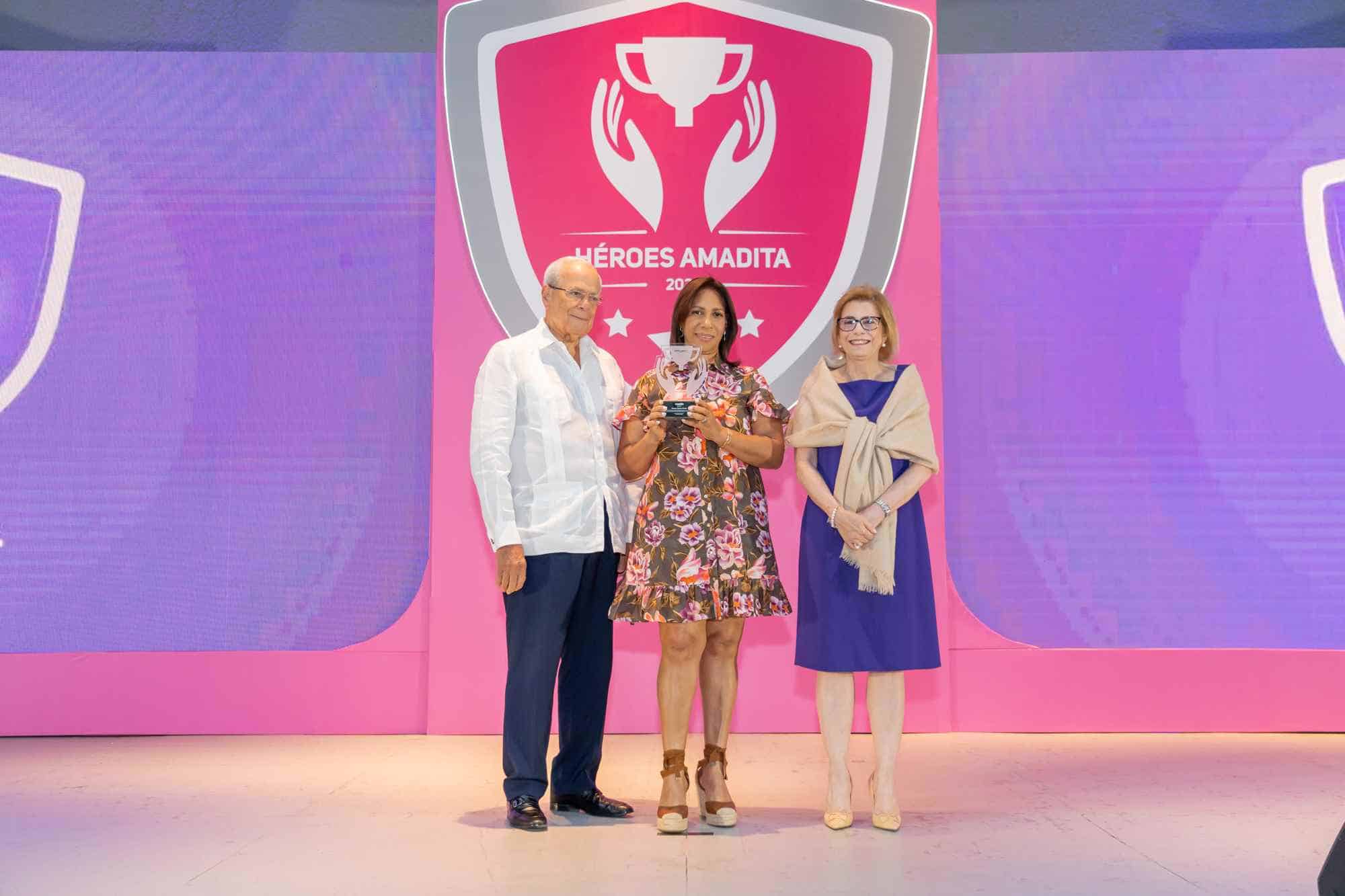 Dr Octavio González Nivar, Francia Cuevas y Dra Patricia González Pittaluga.