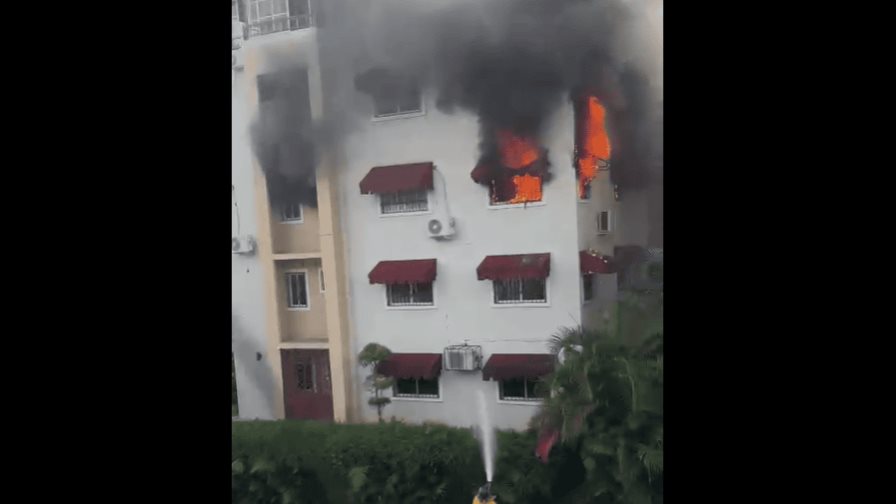 Incendio consume ajuares en apartamento del residencial Cuidad Real II