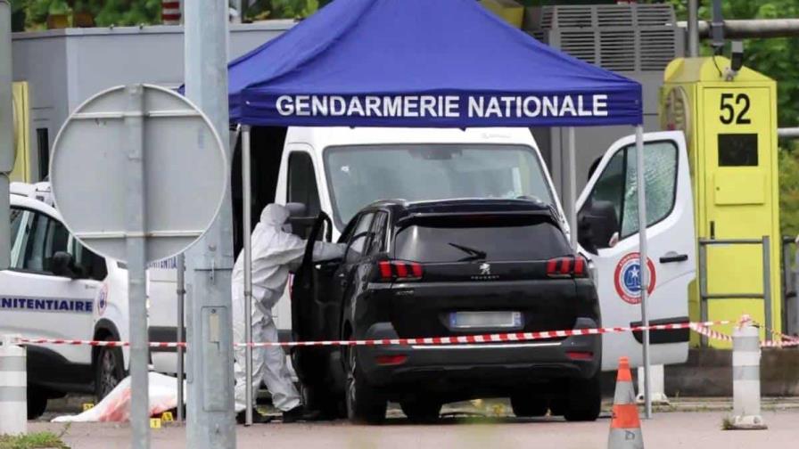 Un reo se fuga en Francia tras asalto a furgón penitenciario que deja al menos dos guardias muertos Un reo se fuga en Francia tras asalto a furgón penitenciario que deja al menos dos guardias muertos