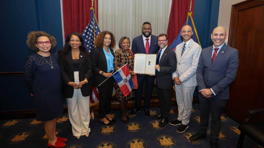 Senado de Nueva York honra a David Ortiz, Big Papi, por contribución Deportiva y Filantrópica