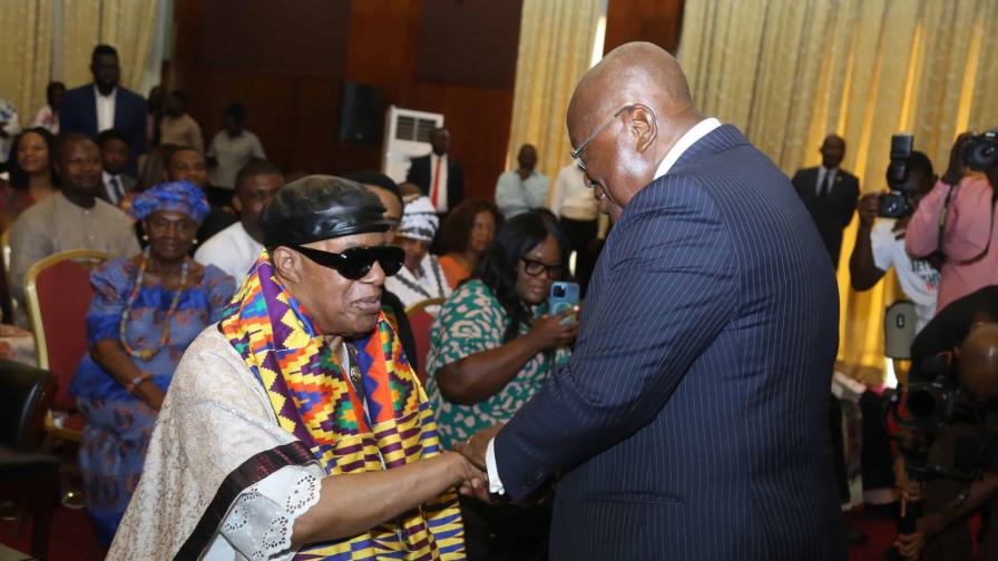 Stevie Wonder recibe la nacionalidad de Ghana