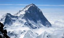El alpinista estadounidense Tyler Andrews sube el Everest en menos de 10 horas, nueva marca mundial