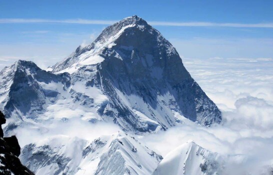 El alpinista estadounidense Tyler Andrews sube el Everest en menos de 10 horas, nueva marca mundial