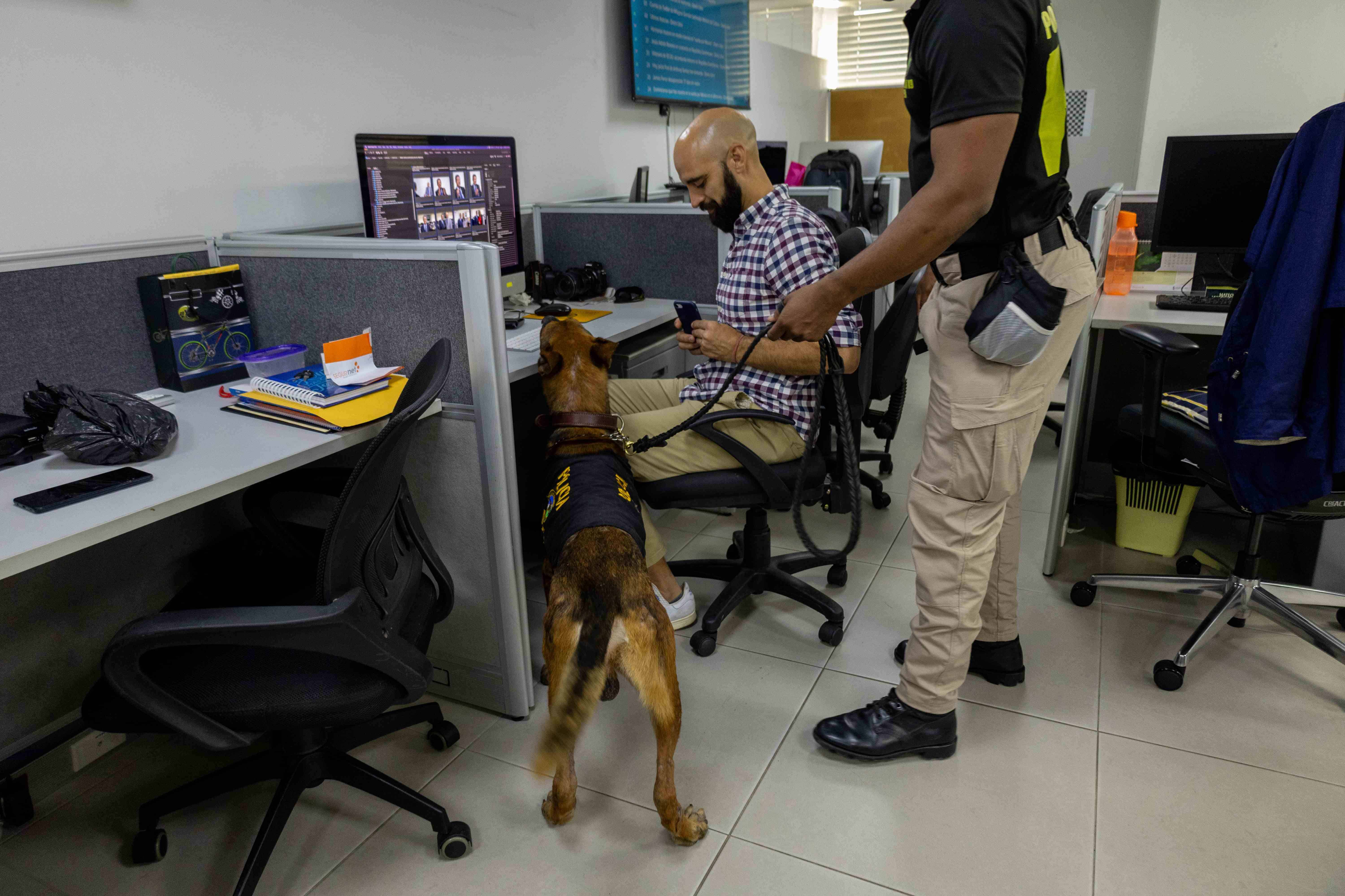 Becker durante su demostración en Diario Libre