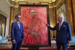 El rey Carlos III desvela su primer retrato oficial desde su coronación