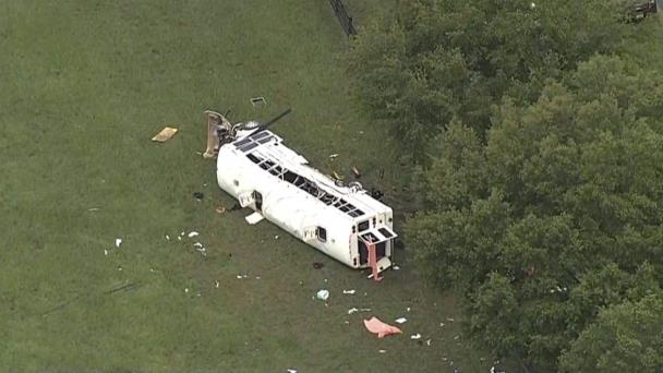 Detienen a un hombre por choque que dejó a ocho trabajadores agrícolas muertos en Florida
