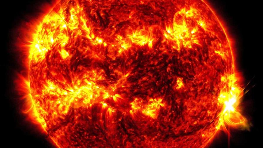 El Sol produce su llamarada más grande en casi dos décadas, pero la Tierra debería estar a salvo