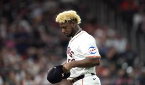 Astros: Ronel Blanco recibe suspensión de 10 juegos por sustancia ilegal en el guante