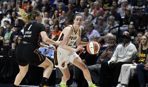 Caitlin Clark debuta con 20 puntos y 10 pérdidas en derrota de las Fever ante las Sun