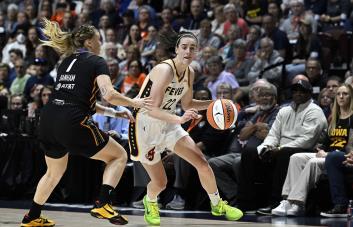 Caitlin Clark debuta con 20 puntos y 10 pérdidas en derrota de las Fever ante las Sun