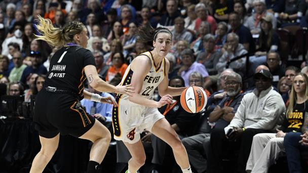 Caitlin Clark debuta con 20 puntos y 10 pérdidas en derrota de las Fever ante las Sun