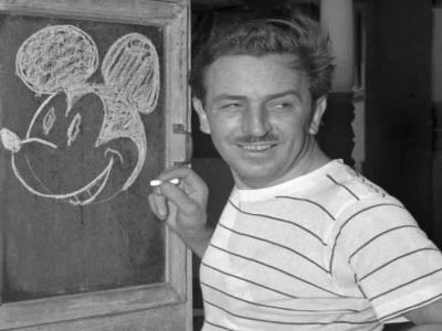 El 15 de mayo, Mickey Mouse hizo su primera aparición pública