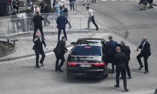 El primer ministro eslovaco Robert Fico ‘entre la vida y la muerte’ tras recibir un disparo