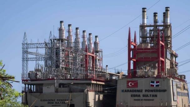 Denuncian contaminación por barcazas termoeléctricas en Azua