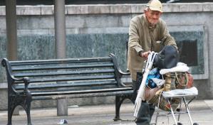 Los humanos envejecen de manera drástica en dos etapas: a los 44 y a los 60