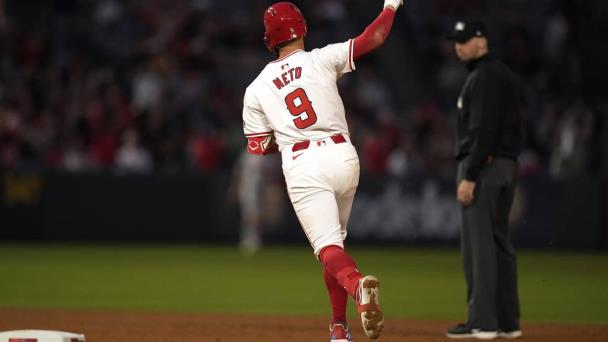 Con 3 jonrones, Angelinos derrotan 7-2 a Cardenales en último juego de la serie