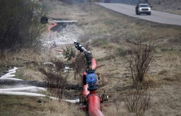 Lluvia y temperaturas más frescas impiden que incendio forestal se extienda en Canadá