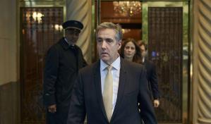 Defensa de Trump presiona a Cohen por sus delitos y mentiras en juicio contra el expresidente