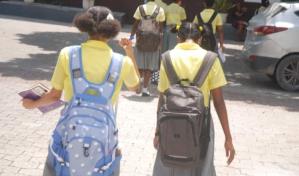 Estudiantes retornan a escuelas en Puerto Pr&iacute;ncipe tras varios meses de cierre por violencia